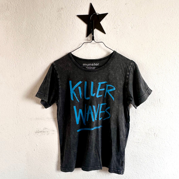 Pre-loved Munster Killer Waves T-shirt Acid 7 years