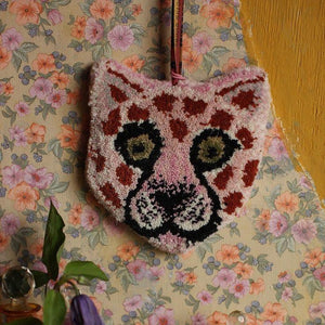doing-goods-pinky-leopard-cub-hanger-1love2hugs3kisses-ibiza