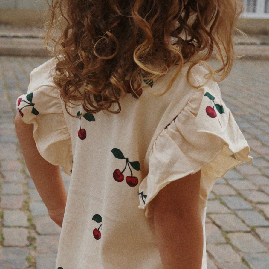 Konges Sløjd Lin Frill Set - Ma Grande Cerise
Available at 1love2hugs3kisses Ibiza