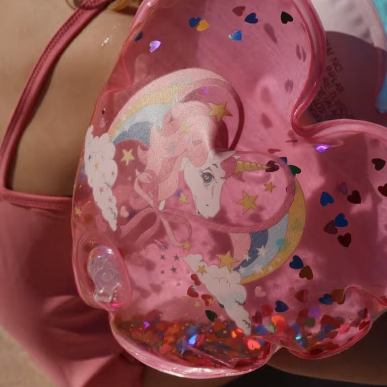 Konges Sløjd Water Wings Heart Transparent Horn Stars – kids arm floats with heart shape and star print, available at 1Love 2Hugs 3Kisses Ibiza.