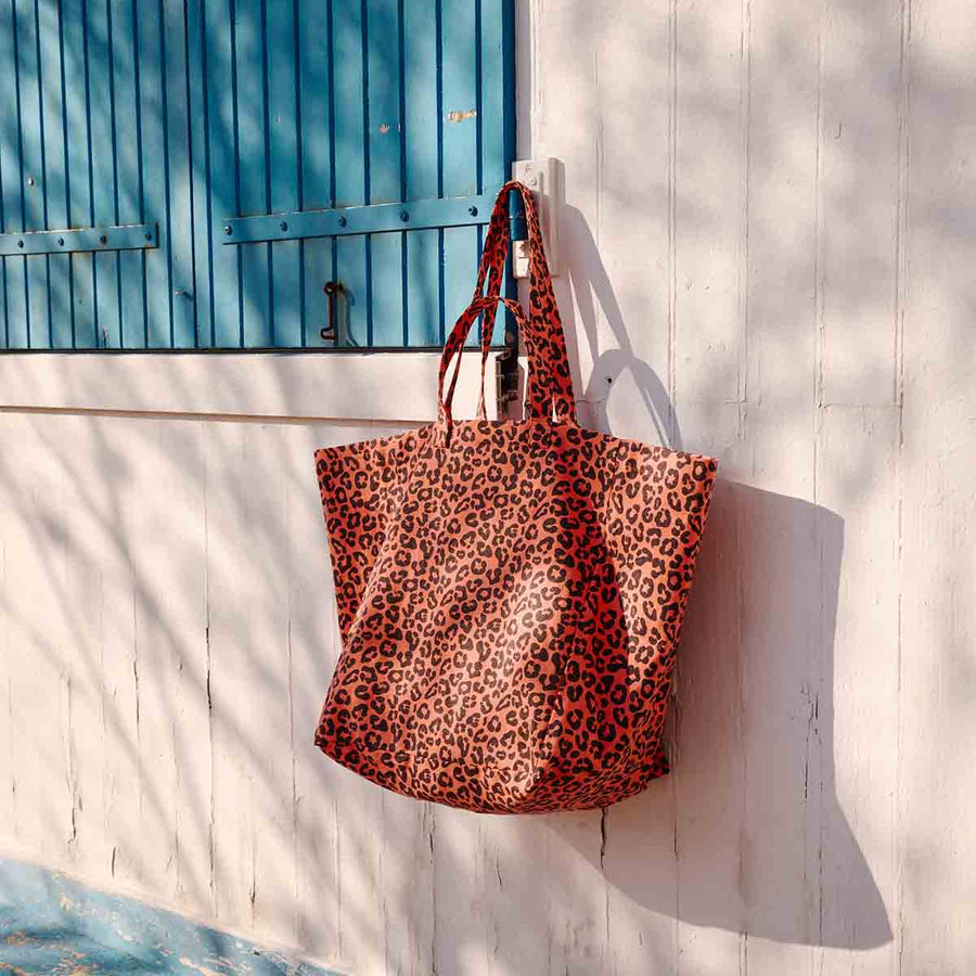Rose in April Elisa Bag Leopard Coral – stylish leopard print shoulder bag with coral details, available at 1Love 2Hugs 3Kisses Ibiza.