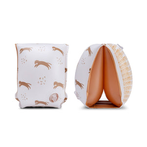 Swim Essentials Roamer Swim Wings Leopard – inflatable arm floaties for kids in leopard print, perfect for swimming and beach days. Available at 1Love 2Hugs 3Kisses Ibiza.