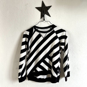 Pre-loved Nununu Black-White Striped Sweater size 4-5 years