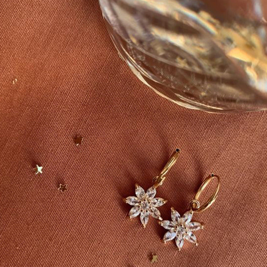 A-La Zirconia flower pair of earrings Gold - from 1love2hugs3kisses Ibiza